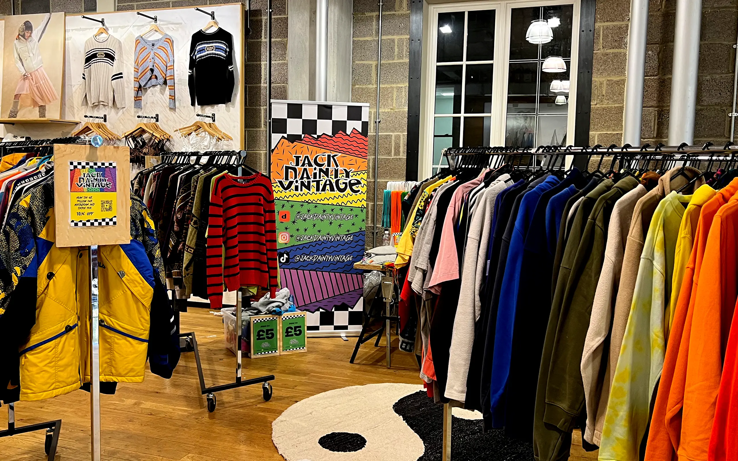 JackDaintyVintage pop up set up with roller banner